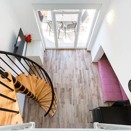 Irina - A7 Second Floor - Mpolo Apartment