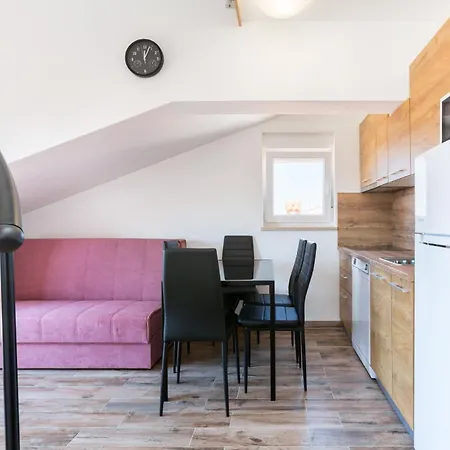 Irina - A7 Second Floor - Mpolo Apartment *